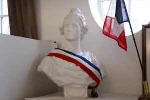 Il refuse dunir un couple dont lhomme a été visé par une OQTF, le maire de Chessy appelle
