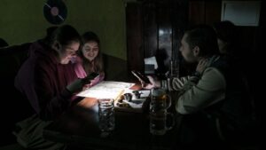 Les écoles de Kiev seront fermées jusquen février en raison des frappes russes sur les
