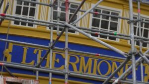 LHermione : la frégate en péril de ne plus jamais naviguer. El título no debe incluir ningún