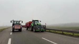 Des centaines dagriculteurs se rassemblent à Strasbourg pour protester contre laccord UE. El