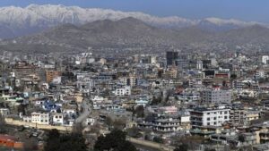 En Afghanistan, des explosions puissantes entendues à Kaboul. El título no debe incluir ningún