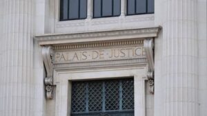 Quatre hommes mis en examen pour espionnage au profit de la Chine en France. El título no debe