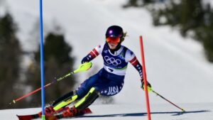 VIDEO. Mikaela Shiffrin domine la première manche du slalom et se rapproche dune médaille dor