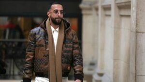 Le rappeur Naps écope de sept ans de prison pour viol avec mandat de dépôt. El título no debe