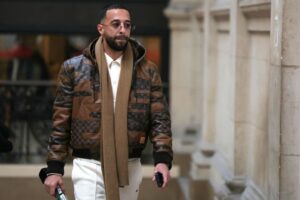De la kiffance à la prison : Naps, le rappeur, reconnu coupable de viol. El título no debe