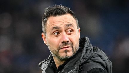 LOlympique de Marseille annonce le départ de son entraîneur, Roberto De Zerbi, suite à une