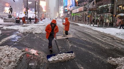 Une tempête de neige record bloque New York. El título no debe incluir ningún código HTML o