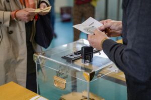 Je suis extrêmement inquiet : les maires darrondissements peinent à trouver des assesseurs
