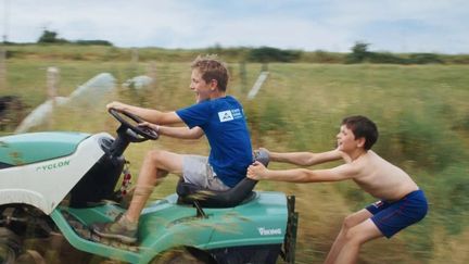 Un été à la ferme : un documentaire captivant vu à travers les yeux des enfants. El título