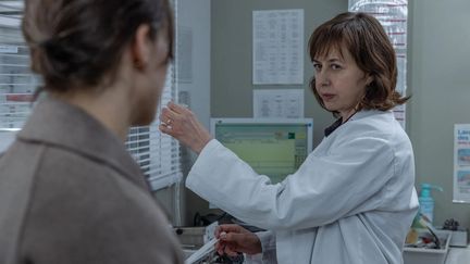 Laffaire Laura Stern : une série troublante sur la violence envers les femmes. El título no