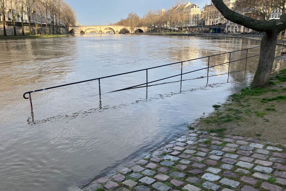 Crue de la Seine : voies sur berge partiellement fermées à Paris, mise à jour sur la