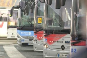 Des retards de bus scolaires menacent lavenir des lycéens : un impact direct sur leur