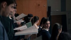 Les dimanches, un poignant film espagnol sur la vocation religieuse dune jeune fille. El título