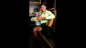 Carlos Alcaraz plus fort que Nadal, Federer et Djokovic ?. El título no debe incluir ningún