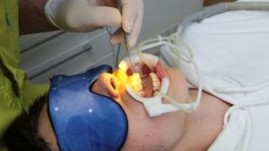 Orthodontiste rouennaise jugée pour escroquerie : la CPAM et lordre des chirurgiens. El título