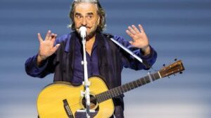Stephan Eicher, un mélancolique souriant en tournée européenne. El título no debe incluir