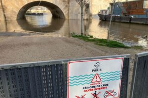 Crue de la Seine : près dune vingtaine de voies fermées à la circulation à Paris ce jeudi,