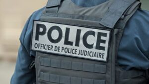 Un corps en décomposition avancée découvert dans un sac de voyage à Caen, une enquête ouverte