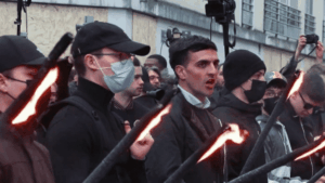 Hommage à Quentin Deranque : analyse des groupuscules dextrême droite réunis au rassemblement..