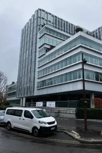 REPORTAGE. Des salariés de lusine Oran en quête despoir face à la fin des négociations. El