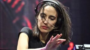 #MeTooDJ, la France renforce son engagement en Iran, le retour des allergies : quels enjeux ce 4