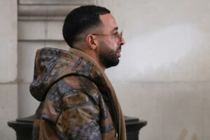 Pourquoi le rappeur Naps a-t. El título no debe incluir ningún código HTML o etiquetas como , ni