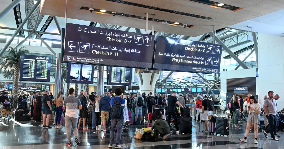 Après une semaine de conflit en Iran, les Français bloqués au Moyen. Le titre ne doit inclure