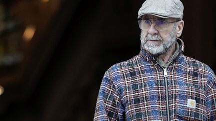 Éric Cantona dévoile son premier album et partage son attachement au présent et à linstinct.