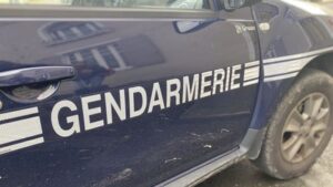 Une famille daccueil des Landes sous enquête pour maltraitance dune fillette. El título no debe