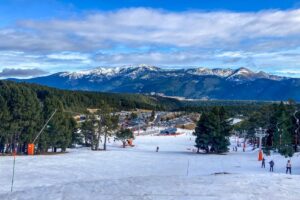 Ses parents lattendaient en bas : un skieur de 17 ans trouve la mort sur les pistes, une