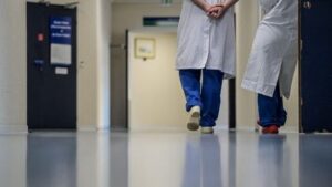 Yonne : deux infirmières poignardées par un patient dans un centre médico. El título no debe