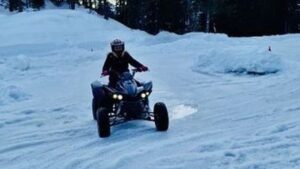 Jai testé pour vous le quad sur glace : une expérience extrême à ne pas manquer !. El título