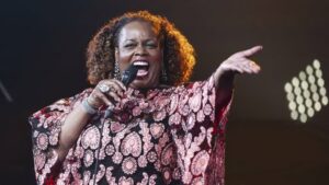 Dianne Reeves, icône du jazz vocal, fait son grand retour sur la scène parisienne. El título no